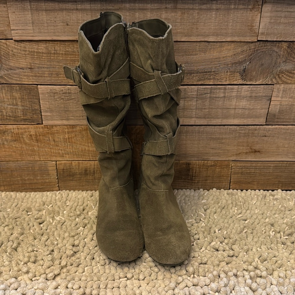 White Mountain olive green suede boots size 7.